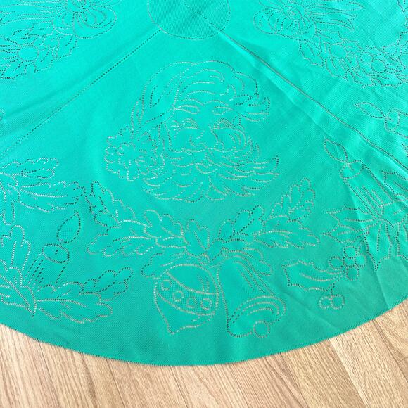 Vintage Christmas Table Cloth Round Holiday Tablecloth 49.5" - Picture 2 of 4